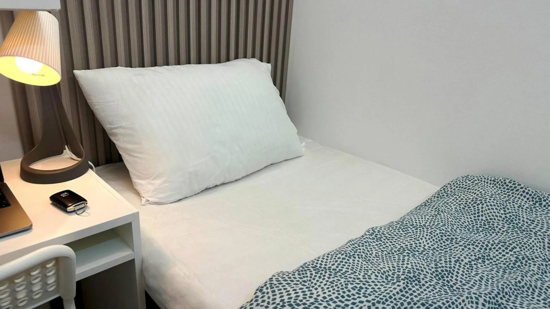 Cozy Partition Room For Travelers In Tecom Dubaï