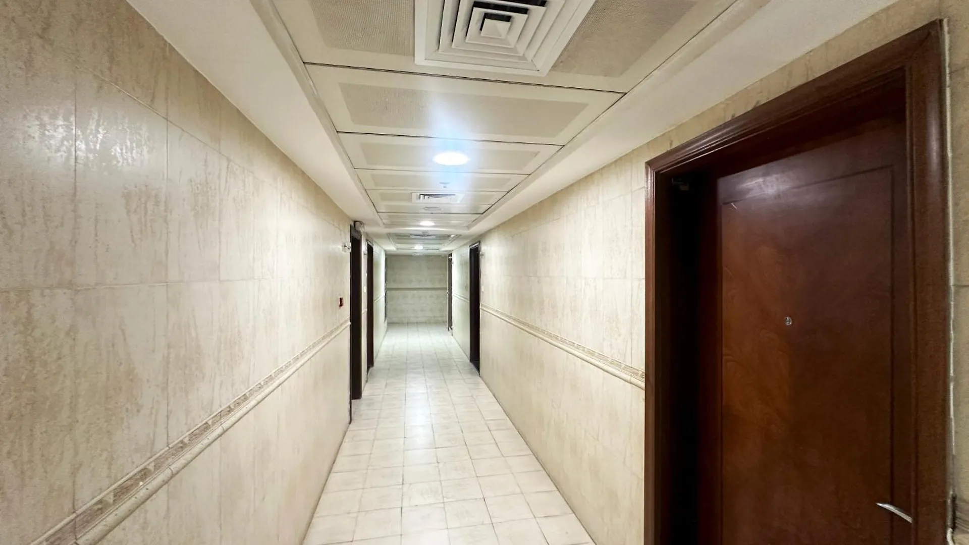 Séjour chez l'habitant Cozy Partition Room For Travelers In Tecom Dubaï Émirats arabes unis
