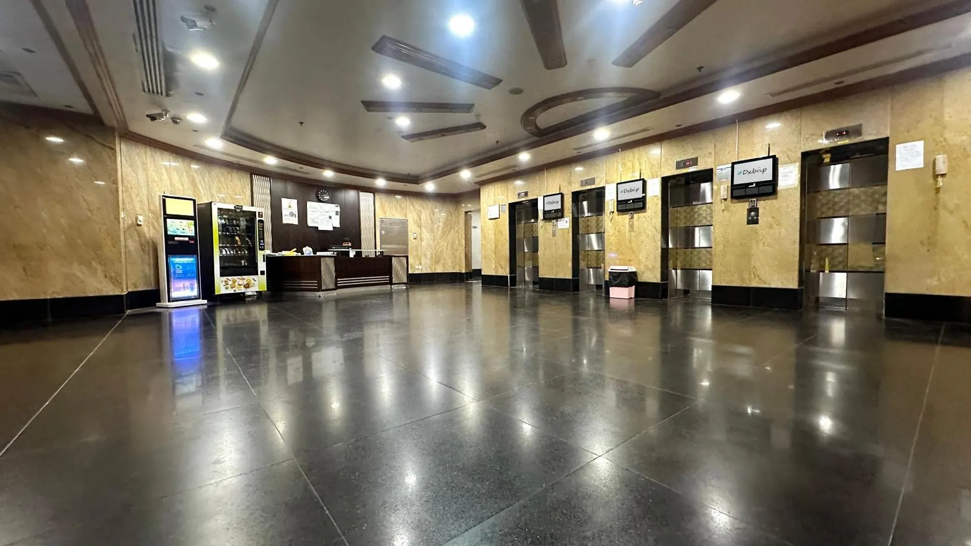 דובאי Cozy Partition Room For Travelers In Tecom 0*,  איחוד האמירויות הערביות